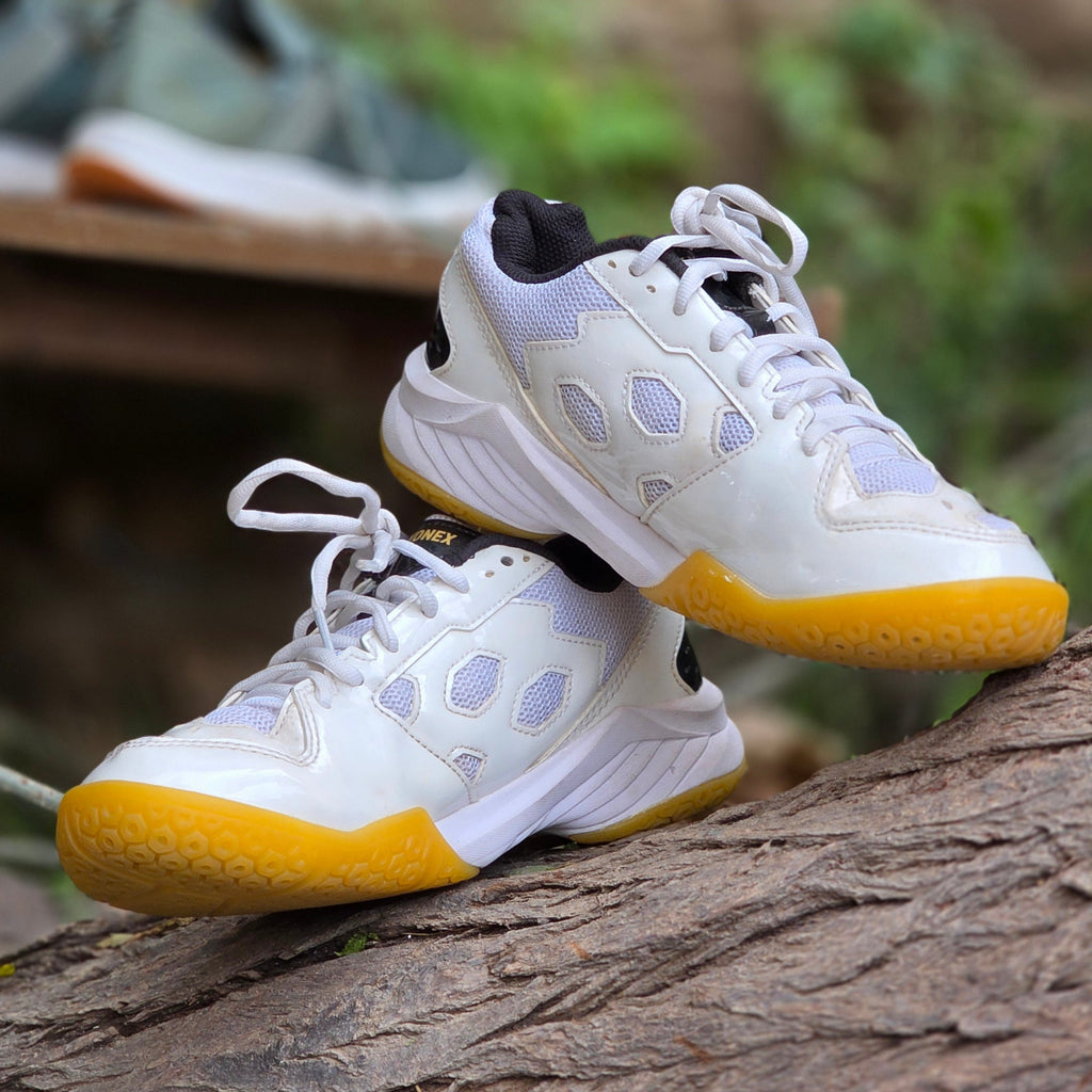 Size 6 YONEX SHB101CR – Lightweight Comfort | Ghazali Style