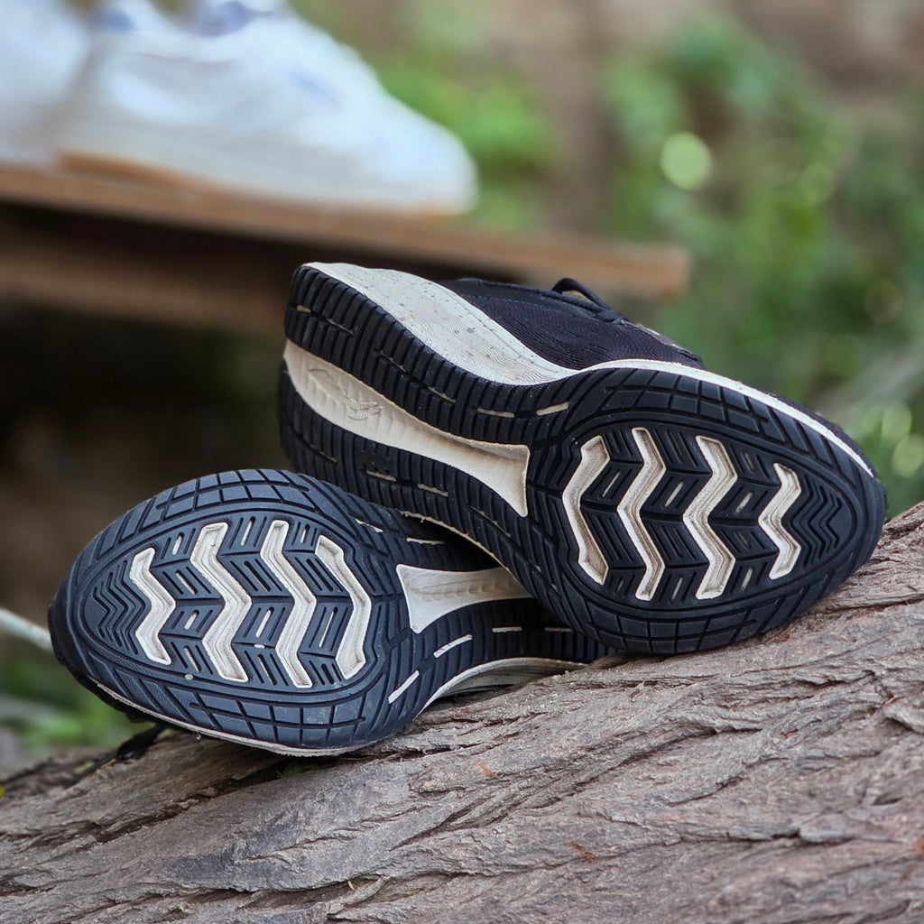 Size 7.5 Li-Ning Wu Leaping 2.0 V2 Running Shoes – Black | USED | Ghazali Style