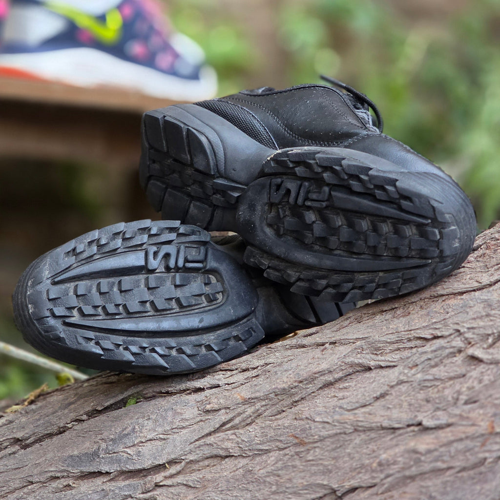 Size 5 FILA Disruptor 2 Women’s Sneakers – Black Leather (USED) | Ghazali Style