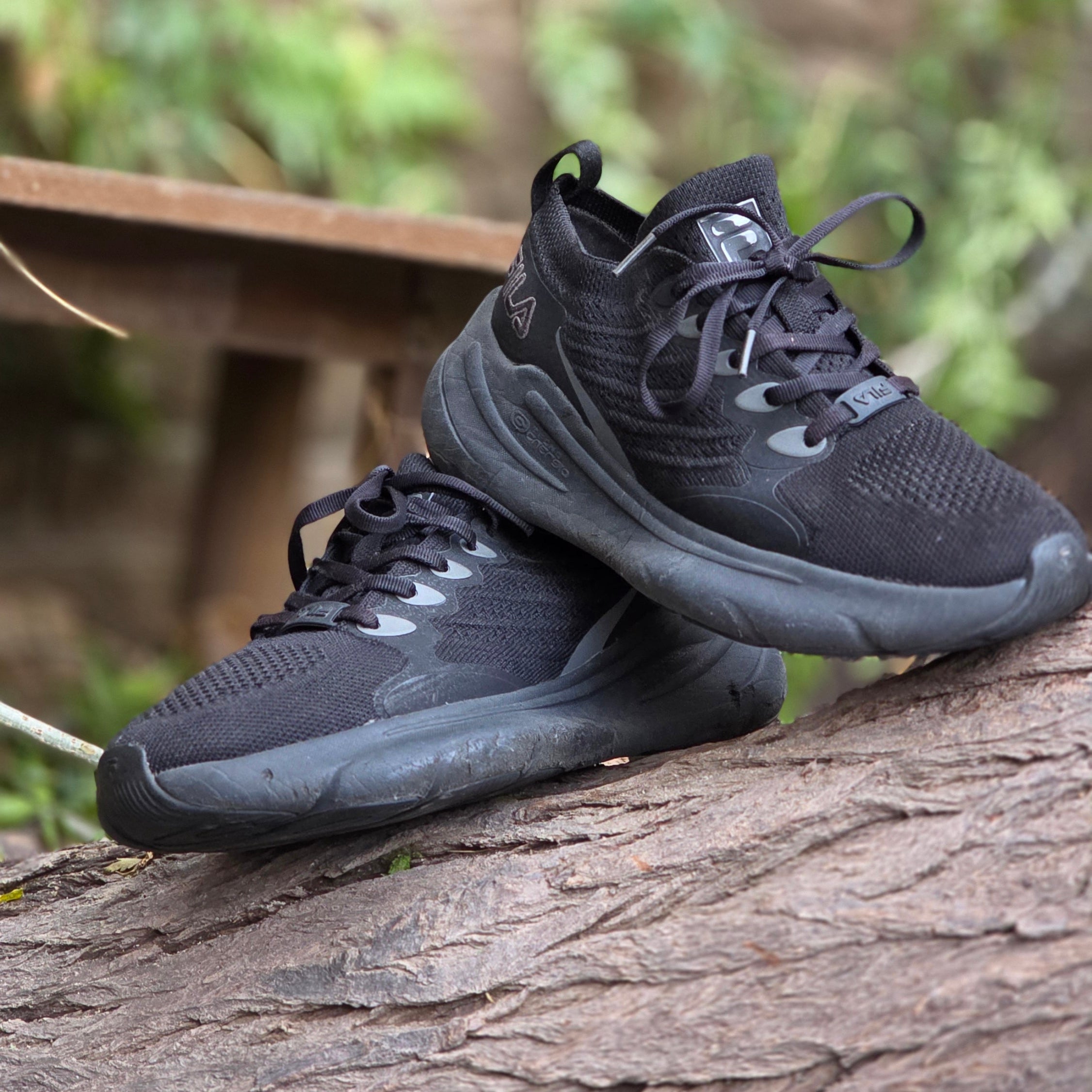 Size 6 FILA Low-Top Black Sneakers (USED) | Ghazali Style