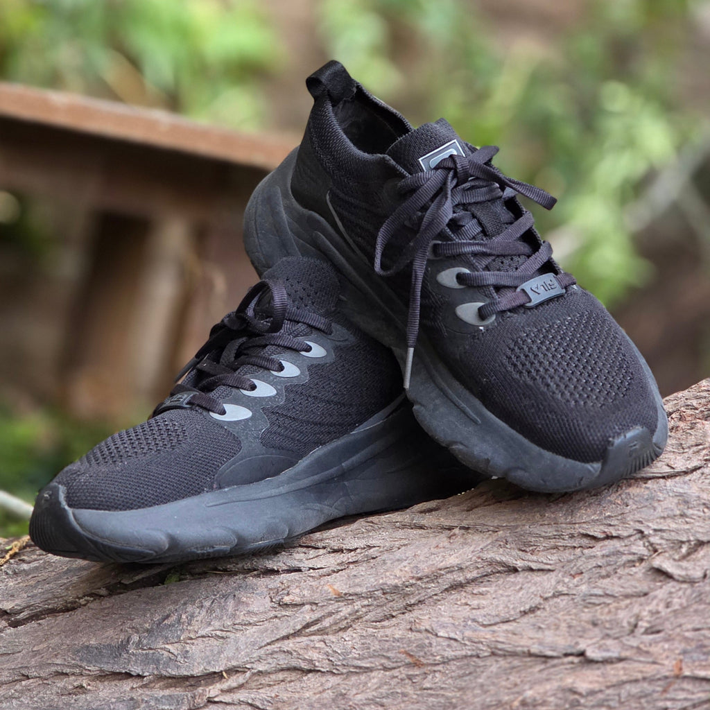 Size 6 FILA Low-Top Black Sneakers (USED) | Ghazali Style