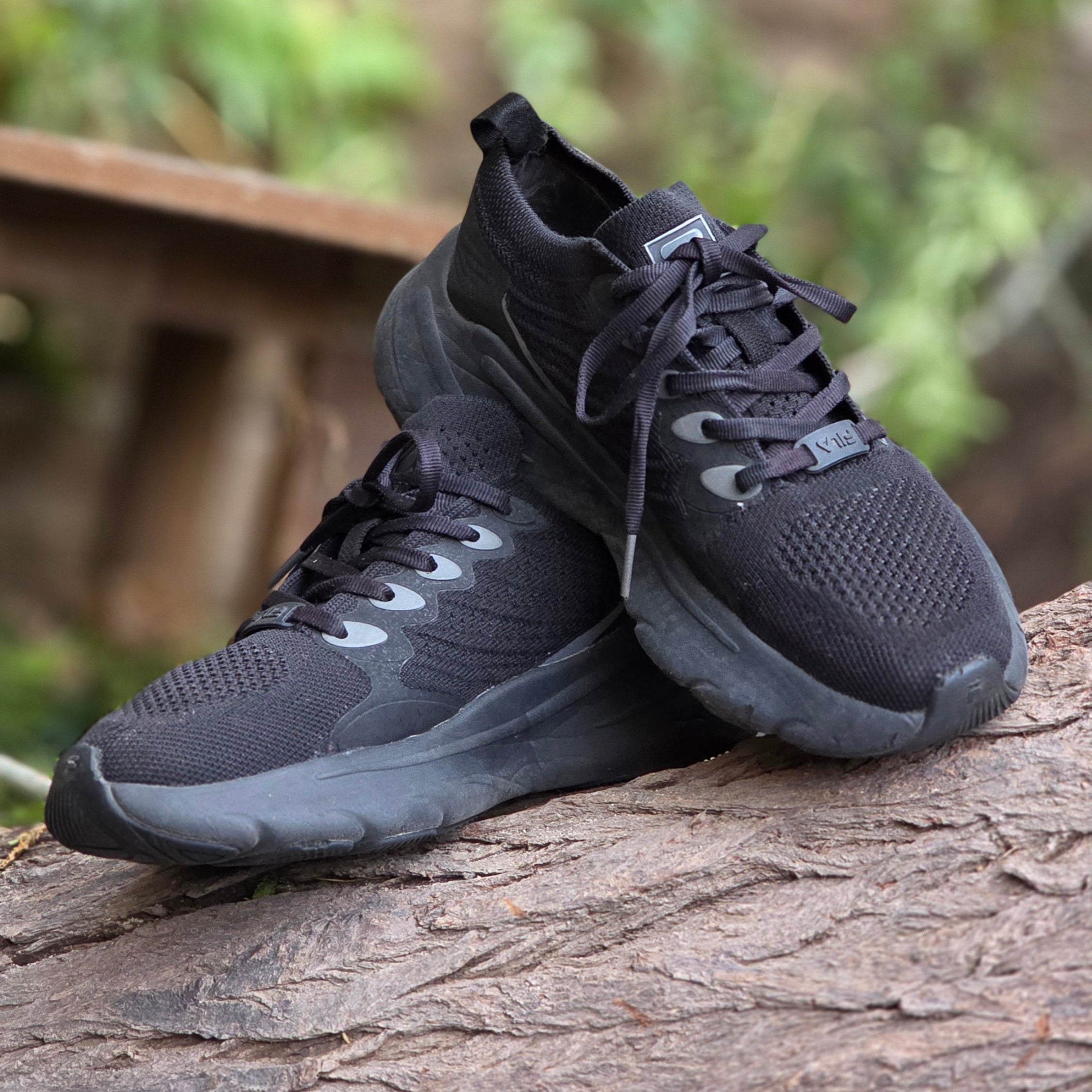 Size 6 FILA Low-Top Black Sneakers (USED) | Ghazali Style