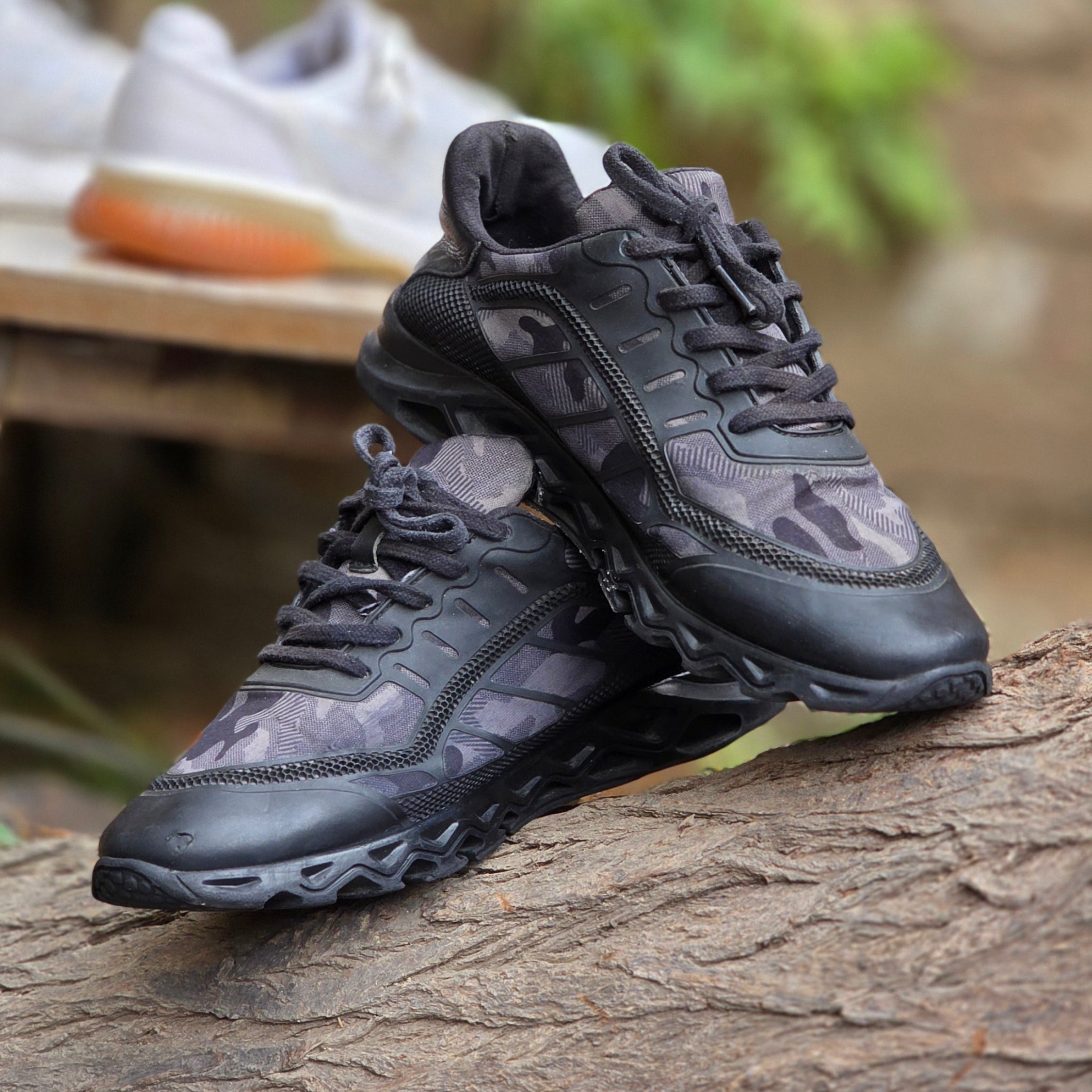 Size 7 Sneakers Sidney Black | USED | Ghazali Style